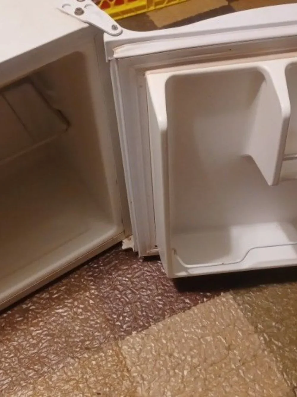 Local pick up ONLY** Tempe, AZ -White Mini Refrigerator By Magic Chef